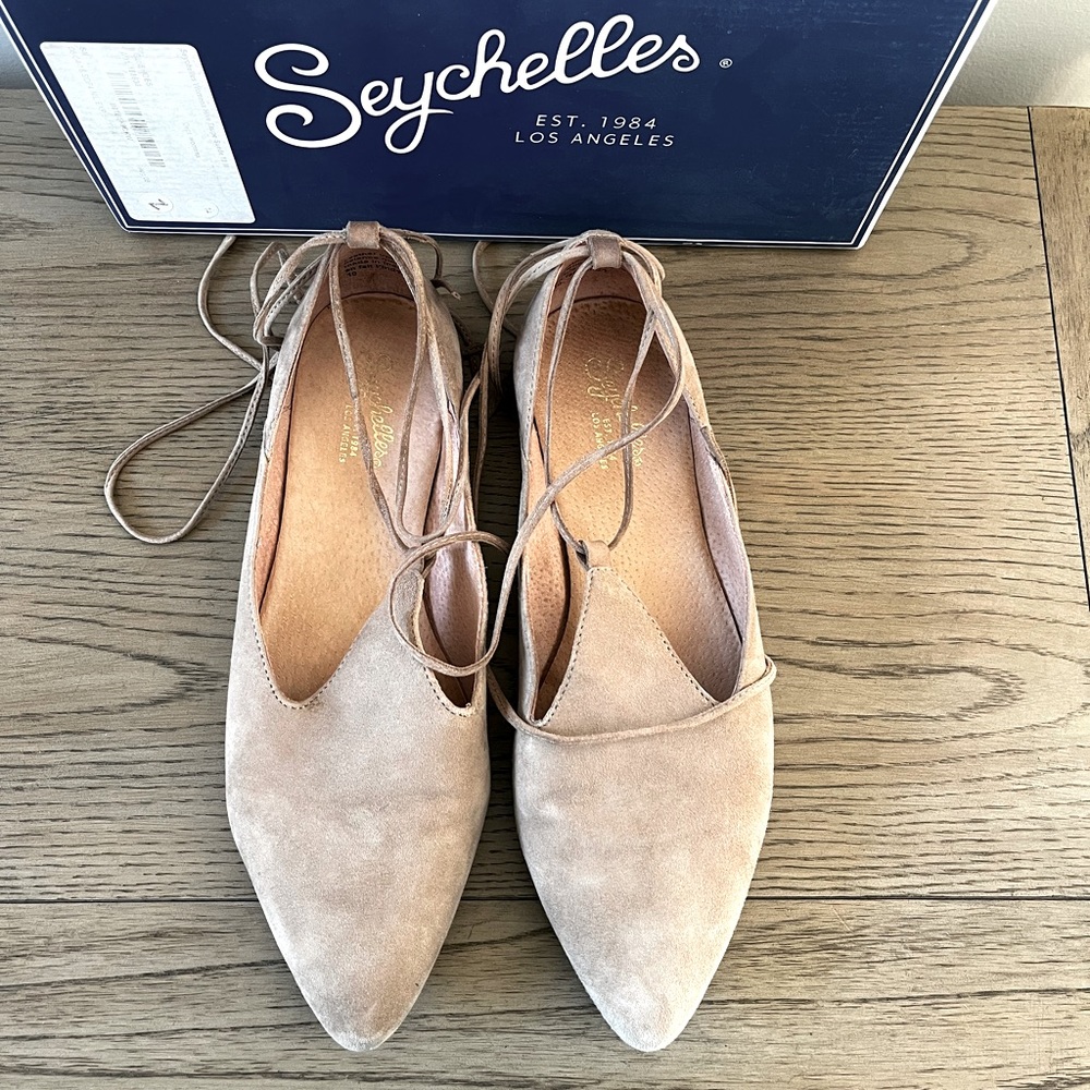 Seychelles. Suede string-up flats.